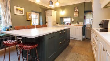 Rentaplats i utensilis de cuina, vaixella i coberteria