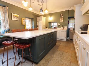 Dishwasher, cookware/dishes/utensils - Devonshire House (Settle)