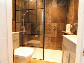 Shower - Devonshire House (Settle)
