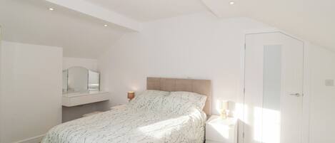 2 chambres, décor unique, ameublement unique, accÚs au Wi-Fi (inclus)