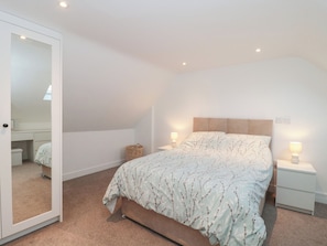 2 bedrooms, individually decorated, individually furnished, free WiFi