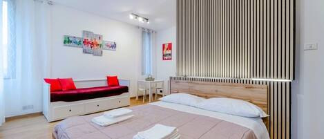1 slaapkamer, een strijkplank/strijkijzer