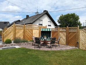 Outdoor dining - Apartment 2 Ingrid in a Green Setting (Lennestadt-Halberbracht)