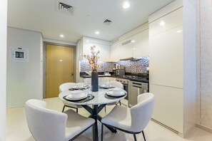 Dining - Near Safa Park, Offering Easy Access to Downtown Dubai, Jumeirah Beach and Kite Beach (Dubai)