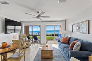 TV - Destin Beautiful Ground Floor Beach Front Condo, 10 - Coral Reef Club (Destin)