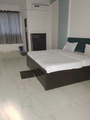 Deluxe Double Room, City View | Laptop workspace - Hotel Krishna Rooms (Palod)