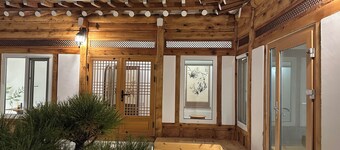 (NEW OPEN)  종로구에 위치한 최고의 위치 100년된  한옥숙소-경복궁 10분거리