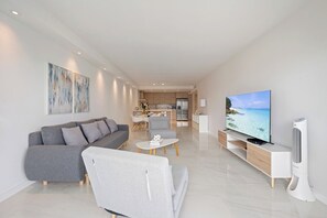 Smart TV - Modern 1-Bedroom Condo Steps from the Beach (Sunny Isles Beach)