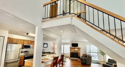 ❄️ Forest Edge | Updated Family Friendly Retreat • Fireplace • Walk to Shuttle