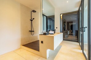 Hair dryer, towels - Acqua 3BR Luxury Private Pool Villa - Uluwatu (South Kuta)