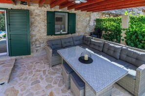 Terrace/patio - Charming 3-bedroom estate with a pool and spa in perfect  location, Kameni Dvori (Dubrava Kod Šibenika)