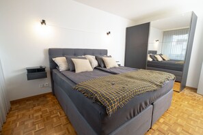 Schreibtisch, Bügeleisen/Bügelbrett, kostenloses WLAN, Bettwäsche