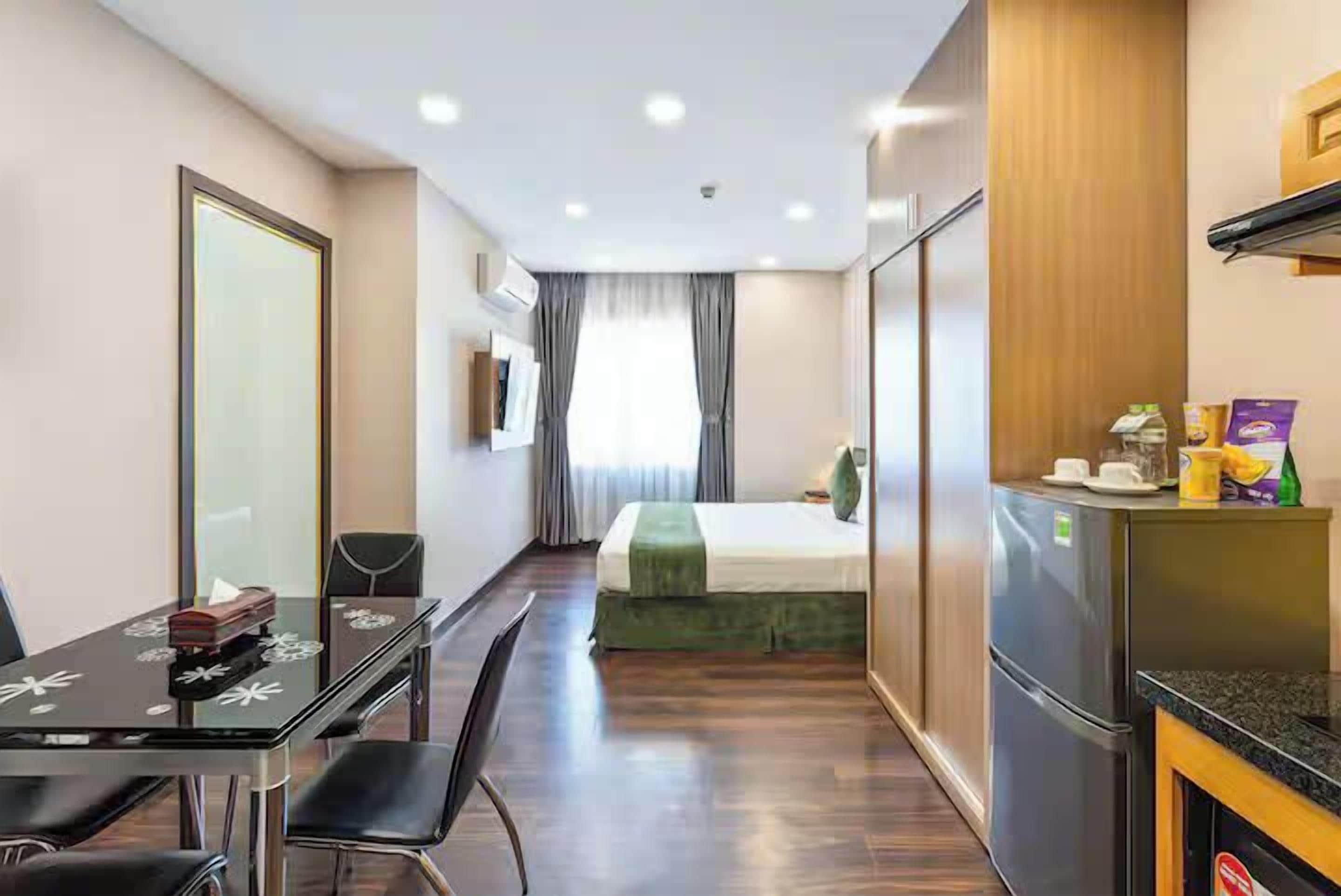Grand Room, 1 Bedroom, Club Lounge Access, City View | Egyptian cotton sheets, premium bedding, down comforters