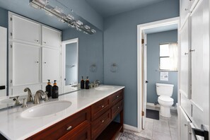 House, 5 Bedrooms, Non Smoking, Patio | Bathroom - Chic Escape Pool Hot Tub Gym Playroom (Round Rock)