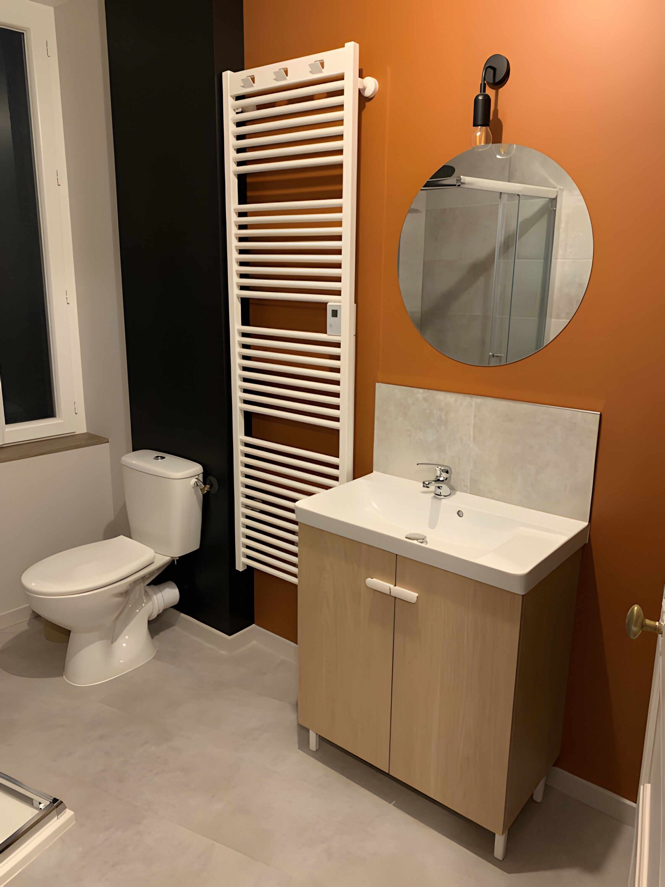 Douche, sèche-cheveux