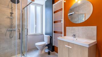 Douche, sèche-cheveux