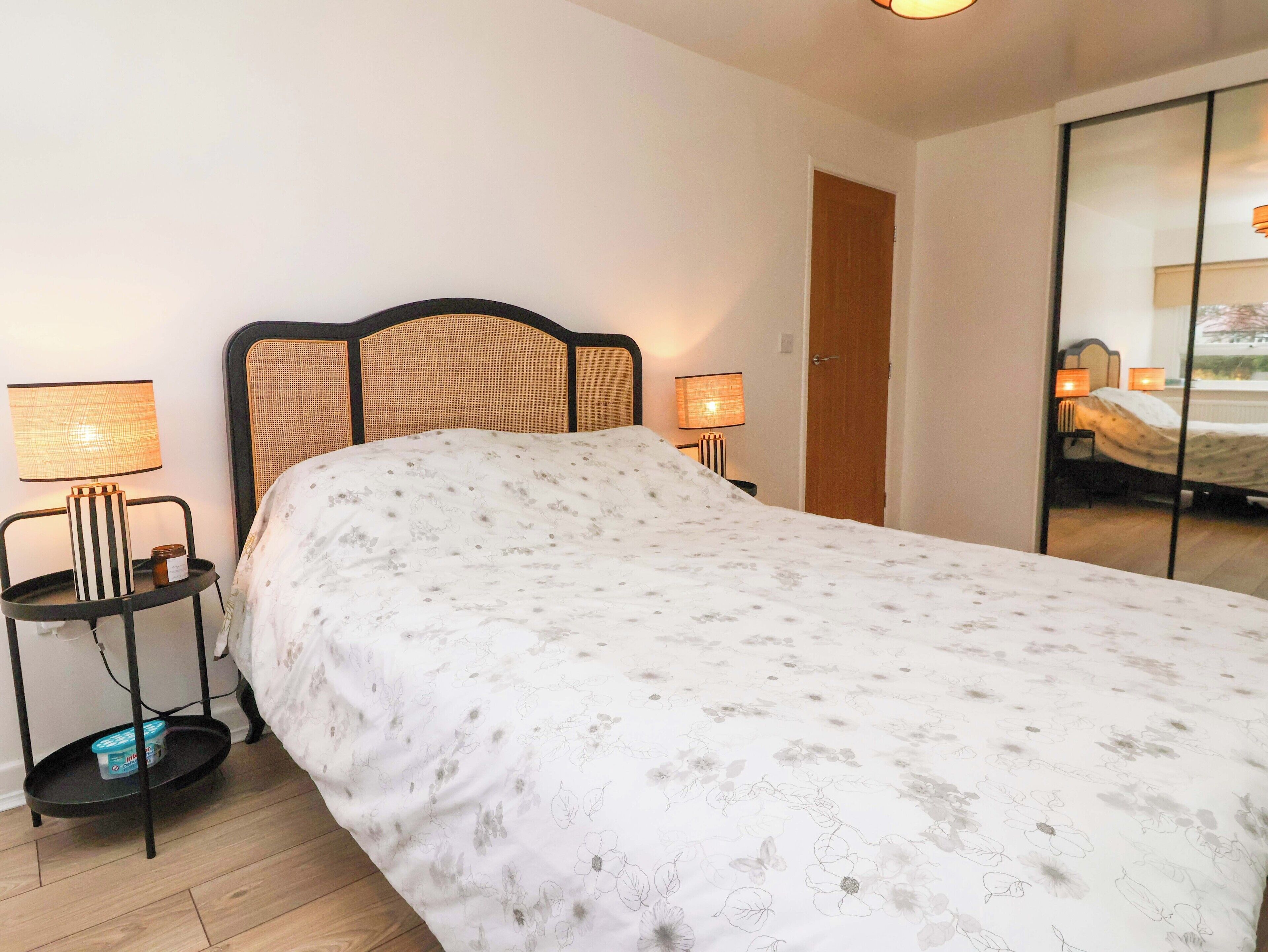 2 bedrooms, individually decorated, individually furnished