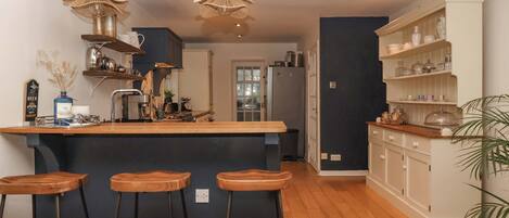 Cookware/dishes/utensils