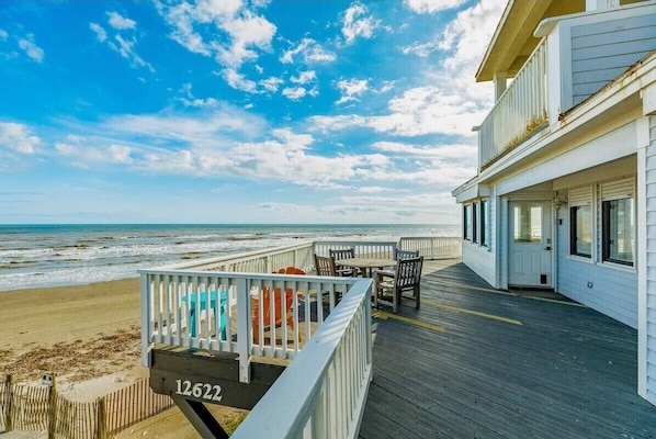 Outdoor dining - Oceanfront Vista | Beachfront, Gorgeous Gulf Views (Galveston)