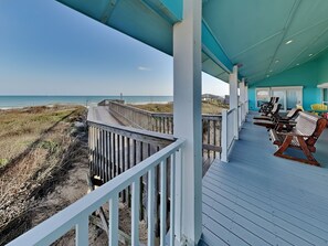 Terrace/patio - Large Beachfront Home w/ stunning views, private pool, game room, & more (Port Aransas)