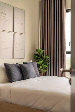 頂級套房, 1 間臥室, 可使用俱樂部酒廊, 泳池景 | 埃及棉床單、高級寢具、羽絨被、Select Comfort 床墊