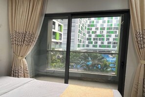 Egyptian cotton sheets, premium bedding, down duvets - Pavilion Luxury Airport Republic Plaza (Tan Son Nhat)