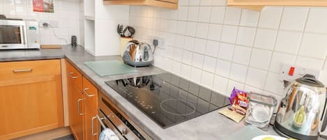 Keittoastiat/astiat/ruokailuvälineet