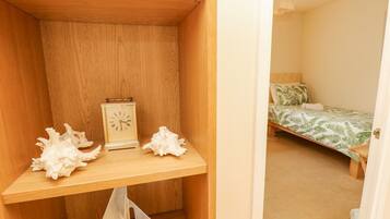 2 bilik tidur, dihias secara berasingan