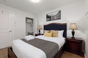 WiFi (無料)、ベッドシーツ