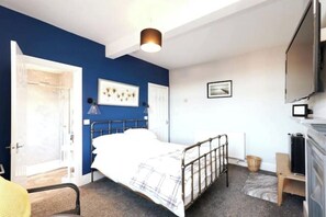 Iron/ironing board, WiFi, bed sheets -  Private Ensuite Room at Serene Homes Sheffield (Sheffield)