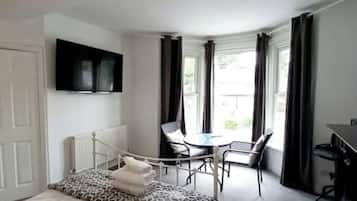 Bügeleisen/Bügelbrett, WLAN, Bettwäsche