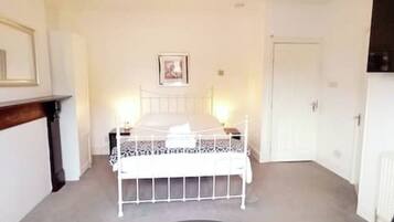 Fer et planche Ă repasser, Wi-Fi, draps fournis