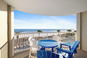 Outdoor dining - Tradewinds 202 by Liquid Life (Orange Beach)