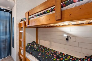 Iron/ironing board - Le Cocon – Cozy Studio in La Mongie, Direct Access to Ski Slopes (Bagnères-de-Bigorre)