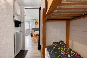 Iron/ironing board - Le Cocon – Cozy Studio in La Mongie, Direct Access to Ski Slopes (Bagnères-de-Bigorre)