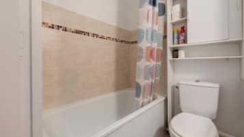 Douche, sĂšche-cheveux