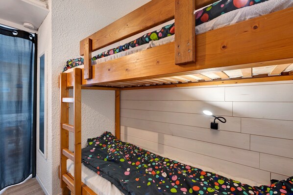 Tabla de planchar con plancha 