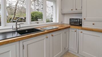 Lava-louças, talheres/pratos/utensílios de cozinha