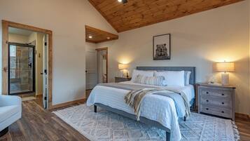 3 bedrooms, iron/ironing board, travel crib, free WiFi