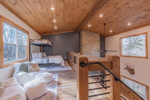 Iron/ironing board, travel cot, free WiFi, bed sheets