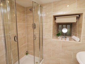 Shower, hair dryer - The French (Hexham)