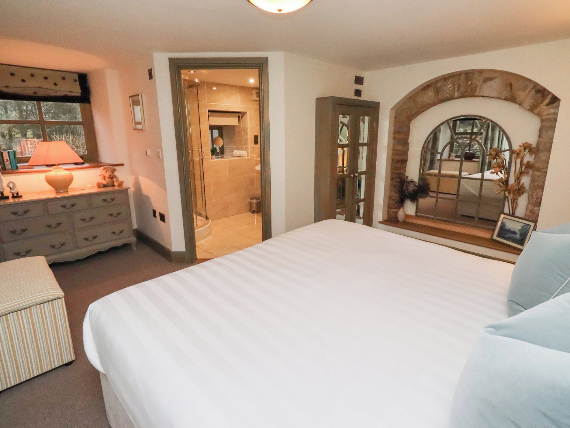 2 bedrooms, individually decorated, individually furnished, free WiFi