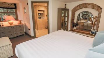 2 bedrooms, individually decorated, individually furnished, free WiFi