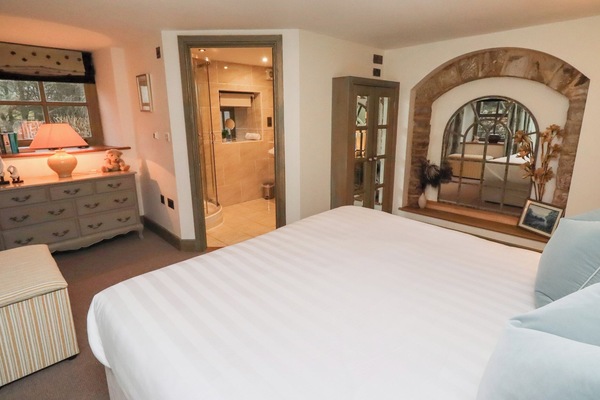 2 bedrooms, WiFi (free), individually decorated, individually furnished