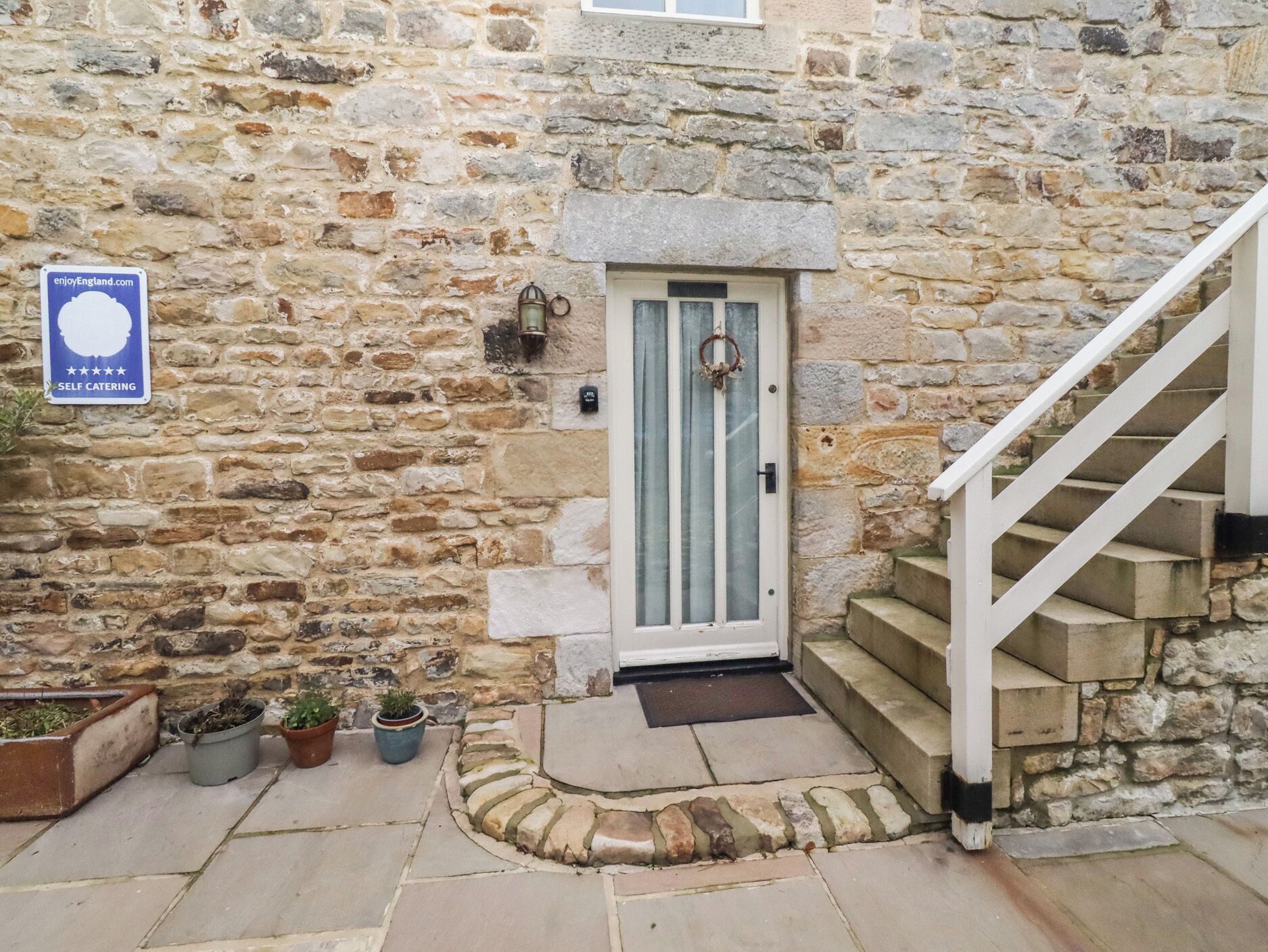 تفاصيل الفندق من الخارج