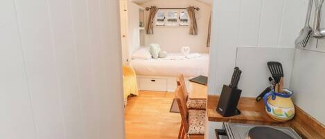 1 bedroom, individually decorated, individually furnished, free WiFi