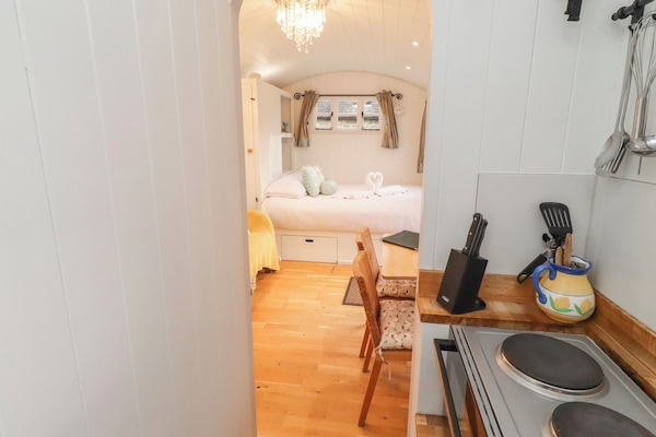 1 bedroom, WiFi (free), individually decorated, individually furnished