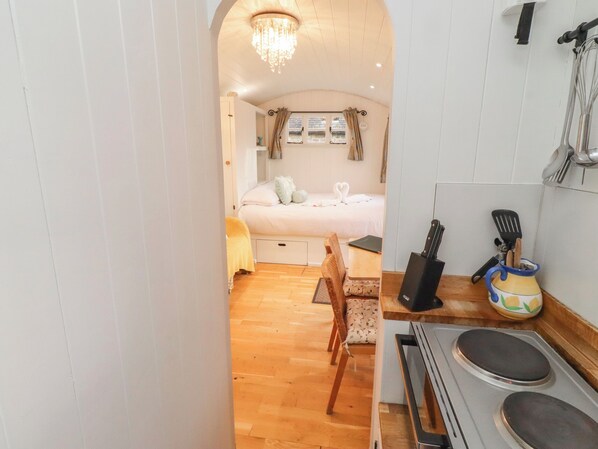 1 Schlafzimmer, individuell dekoriert, individuell eingerichtet