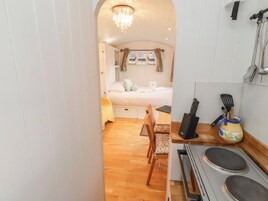 1 bedroom, individually decorated, individually furnished, free WiFi