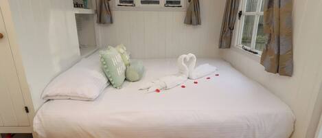 1 habitación, decoración personalizada y muebles diferentes